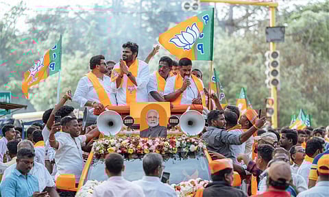 இரட்டை எஞ்சின் அரசின் வளர்ச்சி பயணம்: புதுச்சேரியில் அண்ணாமலை ரோடு ஷோ