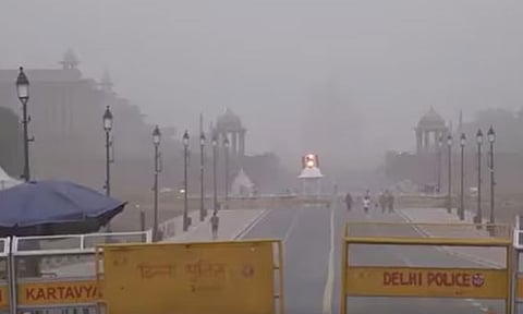 டெல்லியில் திடீர் வானிலை மாற்றம்: புழுதிப்புயலால் மக்கள் அவதி