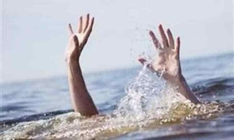 அருவியில் மூழ்கி 4 இளைஞர்கள் உயிரிழப்பு