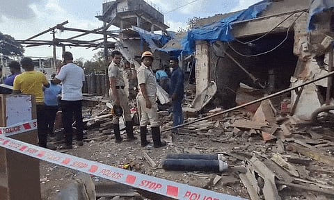 கியாஸ் சிலிண்டர் குடோனில் பயங்கர வெடி விபத்து - 4 பேர் பலி