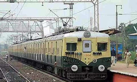 சென்னை கடற்கரை-தாம்பரம் இடையிலான மின்சார ரெயில் ரத்து- எந்தெந்த நேரங்களில் தெரியுமா?