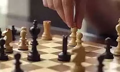 கேண்டிடேட்ஸ் செஸ்: இந்திய வீராங்கனைகள் வெற்றி