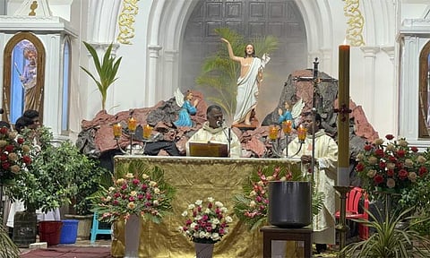 தெற்கு கள்ளிகுளம் அதிசய பனிமாதா ஆலயத்தில் ஈஸ்டர் திருப்பலி