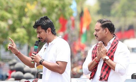 "எடப்பாடி பழனிசாமி ஏன் இரட்டை விரலை காட்டுறார் தெரியுமா?" - உதயநிதி ஸ்டாலின