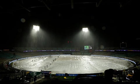 ஐபிஎல் கிரிக்கெட்: கொல்கத்தா - பஞ்சாப் ஆட்டம் மழையால் பாதியில் ரத்து