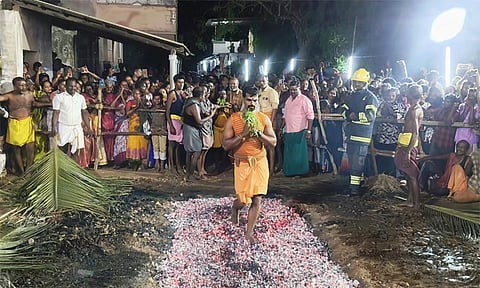 தீமிதி விழாவில் பயபக்தியுடன் தீமித்த பக்தர்