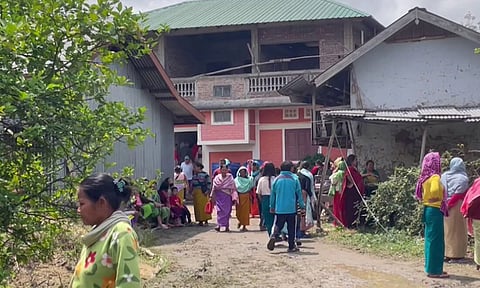 மணிப்பூரில் பதற்றம்; குண்டுவீசி 2 குழந்தைகள் உள்பட 3 பேர் படுகொலை
