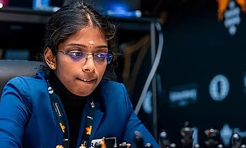 கேண்டிடேட்ஸ் செஸ் போட்டி: முதலிடத்துக்கு முன்னேறுவாரா வைஷாலி?