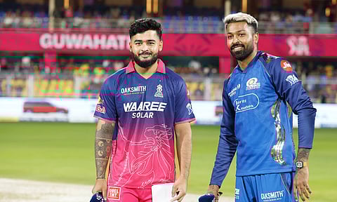 மழையால் 11 ஓவர்களாக குறைப்பு: டாஸ் வென்ற மும்பை பந்துவீச்சு தேர்வு