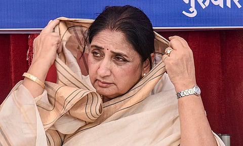 மராட்டிய சட்டமன்ற இடைத்தேர்தல்: போட்டியின்றி தேர்வாகிறார் சுனேத்ரா பவார்