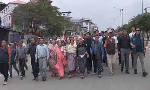 மணிப்பூர்: குண்டுவீசி குழந்தைகள் படுகொலையான சம்பவத்திற்கு கண்டனம் தெரிவித்து பேரணி