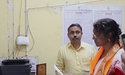 கொல்கத்தா பாலியல் பலாத்காரம், கொடூர கொலையில் பாதிக்கப்பட்ட மாணவியின் தாயார் வேட்புமனு தாக்கல்