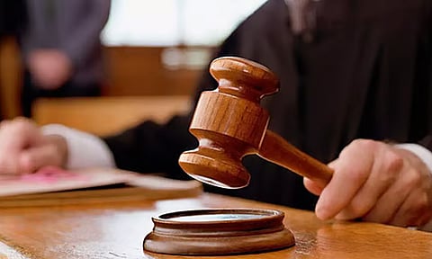 போலீஸ் காவலில் வாலிபர் மரணம்: 8 போலீசார் மீது கொலை வழக்கு பதிவு- மும்பை ஐகோர்ட்டு அதிரடி உத்தரவு