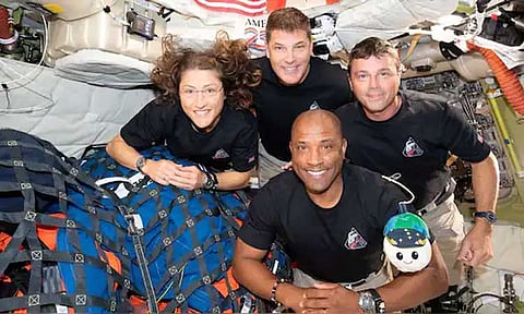 நிலவுக்கு பயணம் மேற்கொண்ட 4 விண்வெளி வீரர்கள் நாளை பூமியில் தரையிறங்குகிறார்கள்