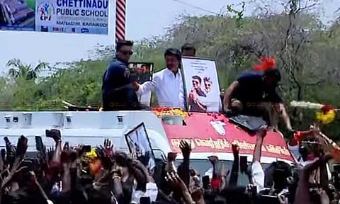 அஜித் போட்டோ.. கேட்டு வாங்கிய விஜய்