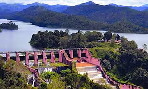 முல்லைப்பெரியாறு அணை நீர்மட்டம் 110 அடியாக சரிவு