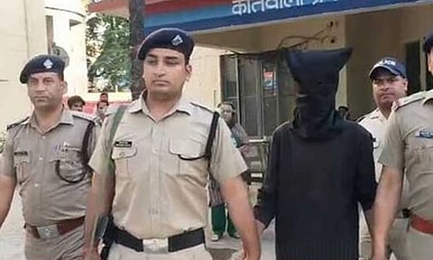 பாகிஸ்தானின் பயங்கரவாத குழுவுக்கு உளவு பார்த்த நபர் கைது