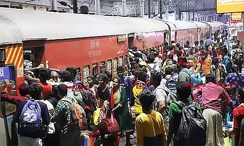 டிக்கெட் பரிசோதனை மூலம் ரூ.160.75 கோடி வருவாய் - தெற்கு ரெயில்வே தகவல்