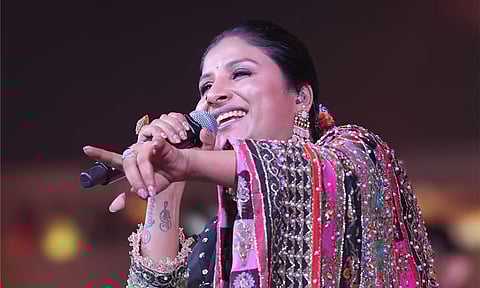 ரூ.10 கோடி மோசடி குற்றச்சாட்டு… பிரபல பாடகி மீது வழக்குப்பதிவு