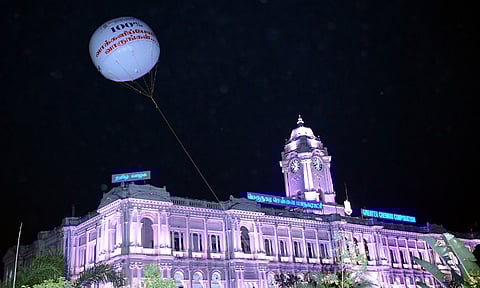 சென்னையில் ராட்சத பலூன்கள் பறக்கவிட்டு வாக்காளர்களுக்கு விழிப்புணர்வு - மாநகராட்சி நடவடிக்கை