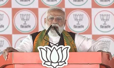 மேற்கு வங்கத்தில் மோடி அதிரடி: தேயிலை தோட்ட தொழிலாளர்களுக்கு புதிய வாக்குறுதிகள்