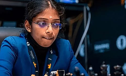 கேண்டிடேட்ஸ் செஸ்: வைஷாலி வெற்றி