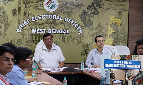 மேற்குவங்காளம்: டிஐஜி உள்பட 12 போலீஸ் அதிகாரிகள் பணியிடமாற்றம் - தேர்தல் ஆணையம் அதிரடி