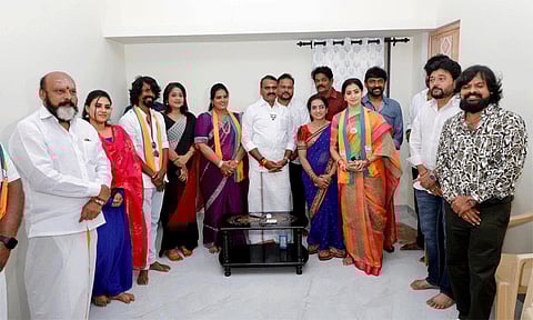 திரையுலக நட்சத்திரங்களின் அணிவகுப்பு: அவிநாசியில் எல்.முருகனுடன் முக்கிய சந்திப்பு