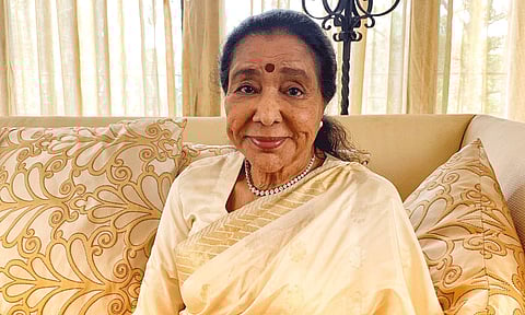 காற்றில் கலந்த கானக்குயில்... மெலடி குயின்: ஆஷா போஸ்லேவின் வாழ்க்கை பயணம்