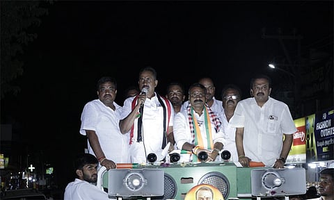 பா.ஜ.க வேட்பாளர் எல்.முருகனுக்கு ஆதரவாக எஸ்.பி.வேலுமணி பிரசாரம்