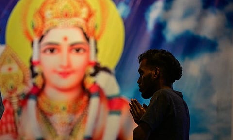 தமிழ் புத்தாண்டு: கோவில்களில் குவிந்த பக்தர்கள்