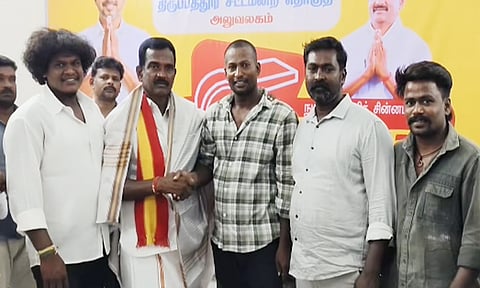 திருப்பத்தூர் வேட்பாளர் முன்னிலையில் த.வெ.க.வில் இணைந்த அஜித் ரசிகர்கள்