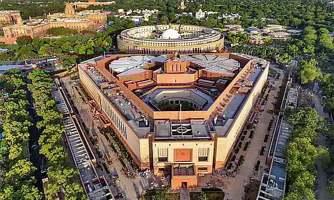 நாடாளுமன்றம் இன்று கூடுகிறது: மக்களவை தொகுதிகளை 850 ஆக உயர்த்தும் சட்டதிருத்த மசோதா தாக்கல்