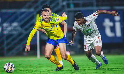 ஐ.எஸ்.எல். கால்பந்து: கேரளா பிளாஸ்டர்ஸ் - நார்த் ஈஸ்ட் யுனைடெட் ஆட்டம் டிரா