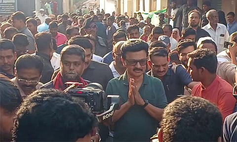 தர்மபுரி: நடைபயிற்சியின்போது வாக்கு சேகரிப்பில் ஈடுபட்ட முதல்-அமைச்சர் மு.க.ஸ்டாலின்