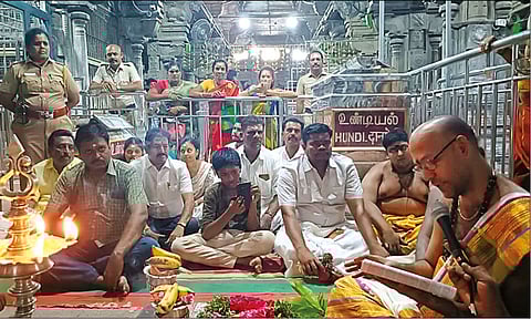 தமிழ்நாட்டில் கூட்டணி ஆட்சிதான் அமையும்: ராமேசுவரம் கோவில் பஞ்சாங்க தகவலால் பரபரப்பு