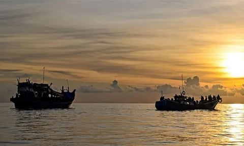 அந்தமான் கடலில் படகு கவிழ்ந்து 250 பேர் மாயம்