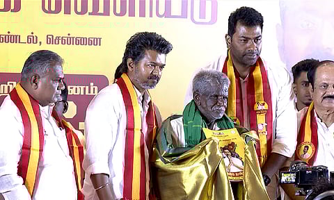 தவெகவின் முழு தேர்தல் அறிக்கையை வெளியிட்டார் விஜய்