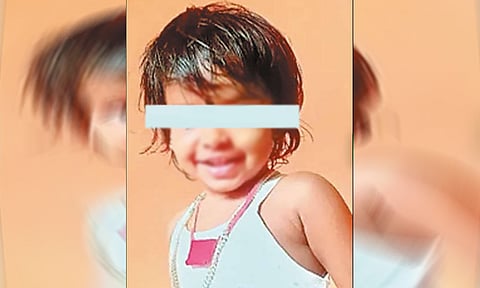 குழந்தையின் அழுகையை நிறுத்த வாயை பொத்திய தந்தை.. அடுத்து நடந்த கொடூரம்