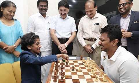 உலக ரேபிட் செஸ் சாம்பியன் ஷர்வானிகாவுக்கு உதயநிதி ஸ்டாலின் வாழ்த்து