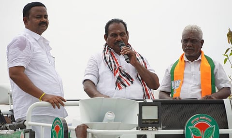 எதிரணிகளை வீழ்த்தி வெற்றிபெறுவோம், ஸ்ரீவைகுண்டம் தொகுதி அதிமுக வேட்பாளர் சண்முகநாதன் பிரசாரம்