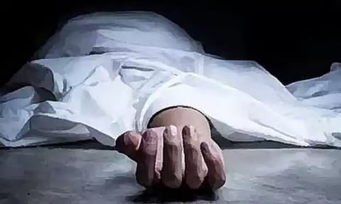 பட்டப்பகலில் தந்தை-மகன் வெட்டிக் கொலை - டெல்லியில் பயங்கரம்