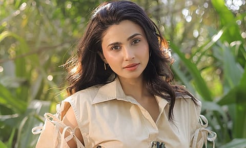 நடிகை தேர்வில் என் கையை பிடித்து இழுத்த தென்னிந்திய இயக்குநர் - நடிகை டெய்சி ஷா