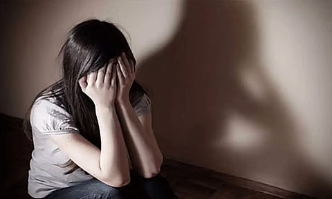 ஆண் நண்பர்களுடன் பிறந்தநாள் கொண்டாட சென்ற சிறுமி பாலியல் வன்கொடுமை