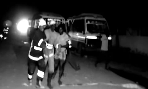 விருதுநகர் பட்டாசு ஆலையில் மீண்டும் வெடி விபத்து - தீயணைப்பு வீரர்கள் படுகாயம்