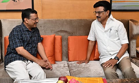 மு.க. ஸ்டாலின் தமிழகத்திற்காக மட்டுமின்றி இந்தியாவுக்காக போராடி வருகிறார்: பிரசாரத்தில் கெஜ்ரிவால் பேச்சு