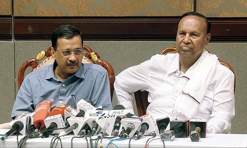 அதிமுக முழுமையாக பாஜகவின் பிடியில் சிக்கியுள்ளது: அரவிந்த் கெஜ்ரிவால்