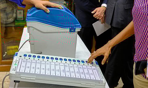 நம் உரிமை.. நம் கடமை.. ஓட்டு போட ரெடியா..? எப்படி வாக்களிப்பது..?