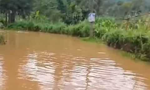 இலங்கையில் கனமழை: மக்களின் இயல்பு வாழ்க்கை பாதிப்பு