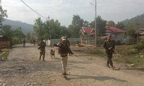 மணிப்பூர்: போராட்டத்தில் கலந்து கொண்டு வன்முறையில் ஈடுபட்ட 2 காவலர்கள் கைது